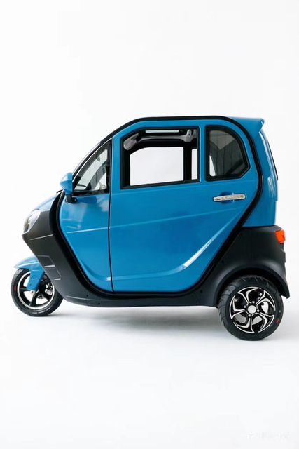 New Blucar Three-wheeled Electric Beast Vehicle